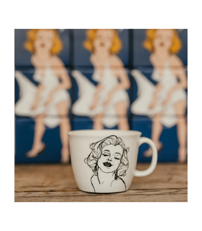 MARILYN, the hot one