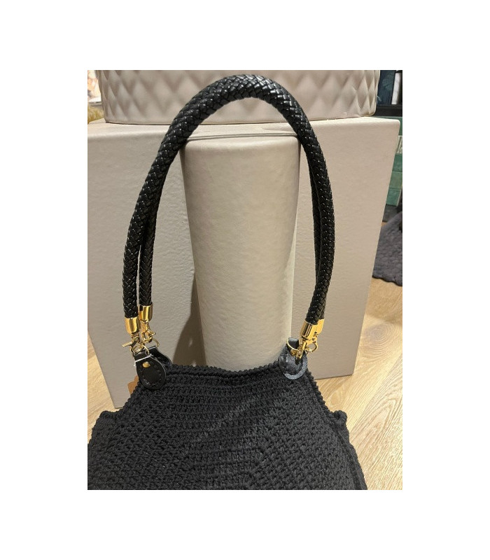 Borsa morbida Crochet fatto a mano, con manici intrecciati in ecopelle e dettagli in oro Dimensioni:  29 X 28 CM ( con manici H